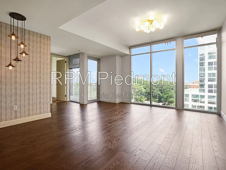 1820 Peachtree Rd #911 — Photo 1