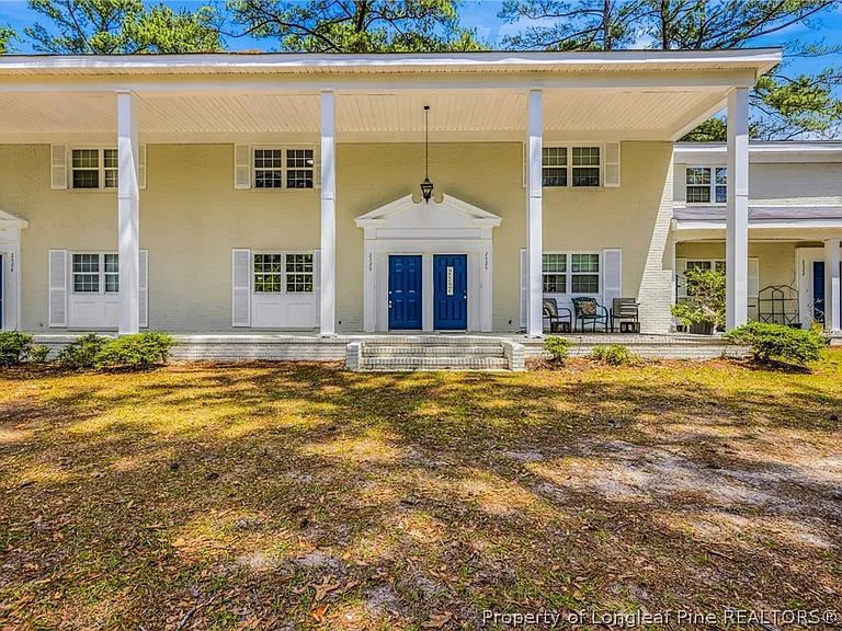 2326 Barrington Cir — Photo 4