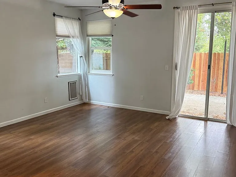 108 Robinson Ct — Photo 19