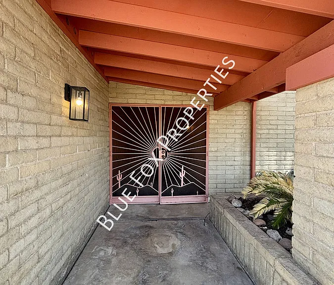 7551 E La Cienega Dr — Photo 2
