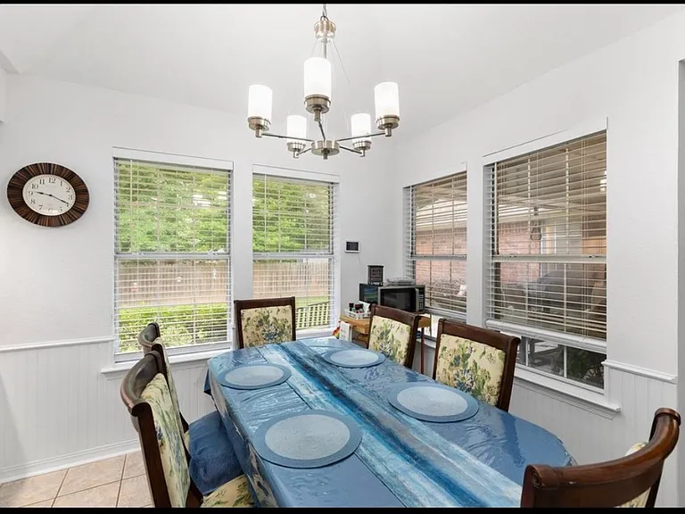 1132 Kensington Ct — Photo 15