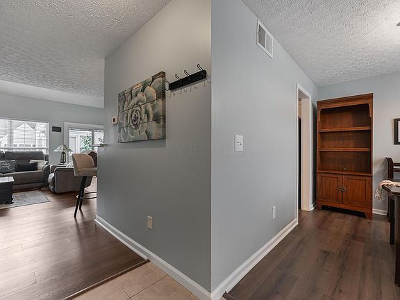4th image of 8536 Lazelle Village Dr
