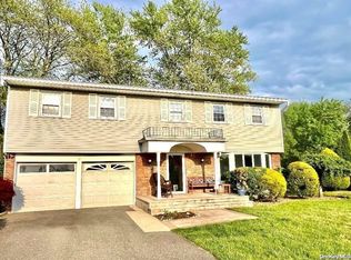 3 Cedar Ct, East Northport, NY 11731