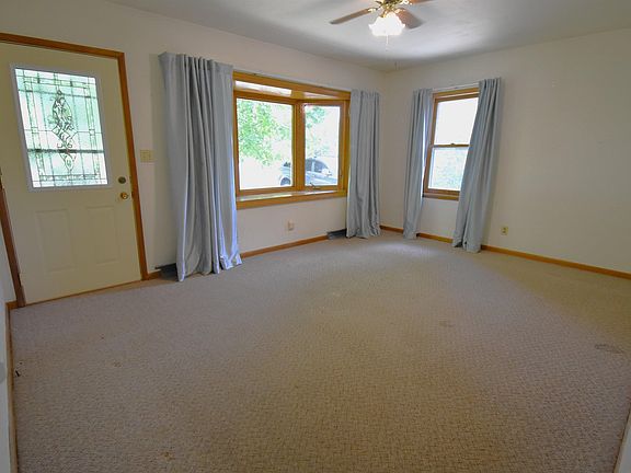 2nd image of 121 E Dunkerton Rd