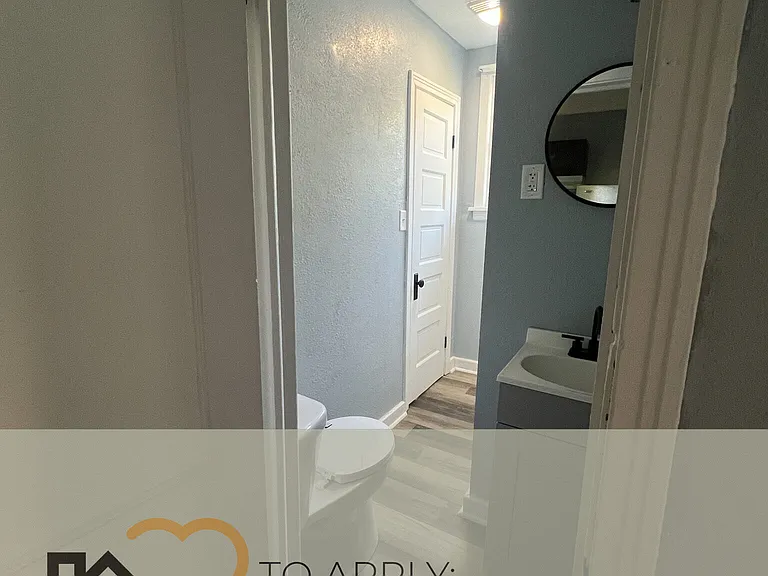 205 S Walters St #3 — Photo 4