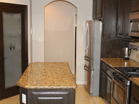 4th image of 2620 Serrano St
