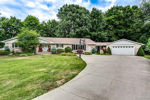 1st image of 3898 Loton Dr