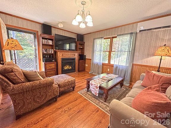 3rd image of 1622 Meadow Fork Rd