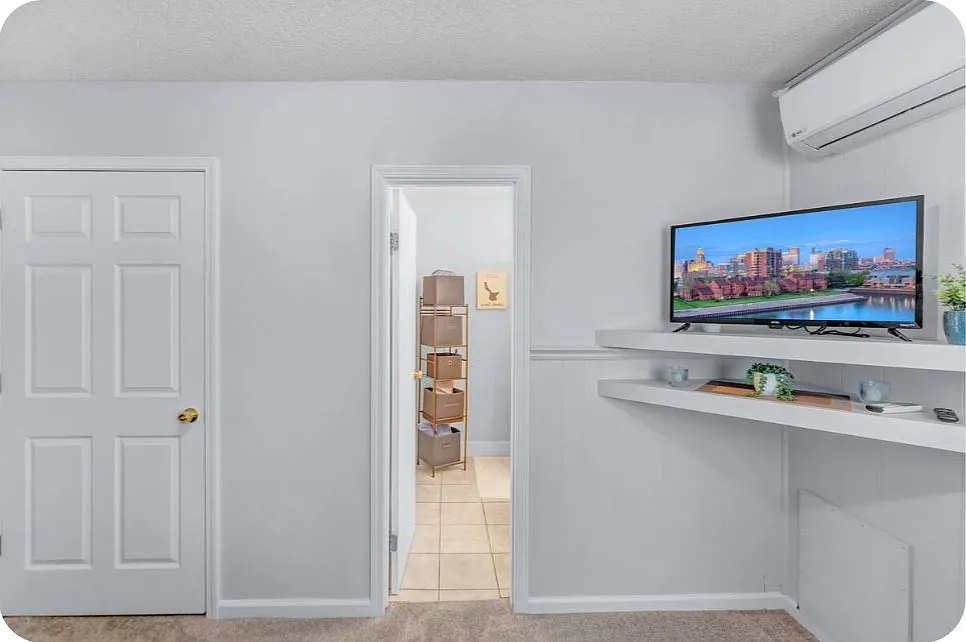 1 bed, 1.0 bath, $2,000 — Photo 4