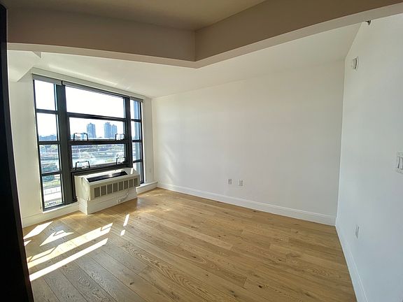 4th image of 329 E 132nd St #7J1