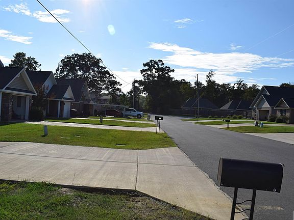 4th image of 127 Crocker Ln