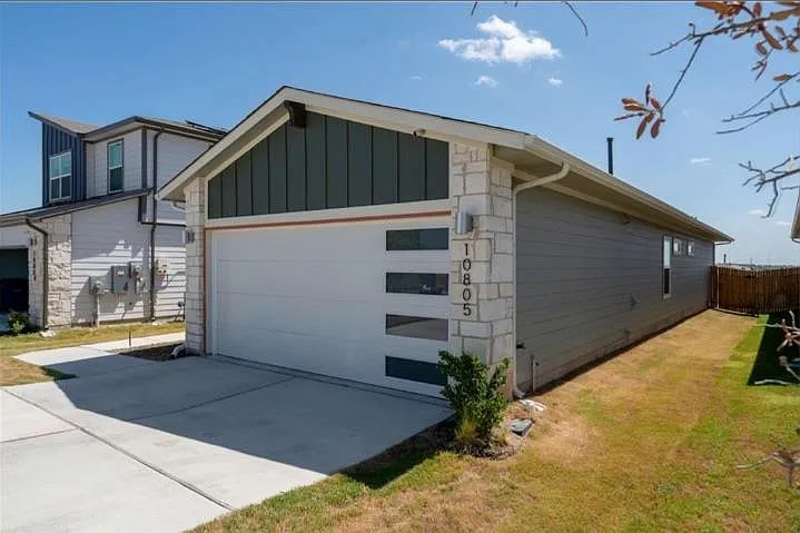 3 bed, 2.0 bath, 1509 sqft, $2,350 — Photo 3