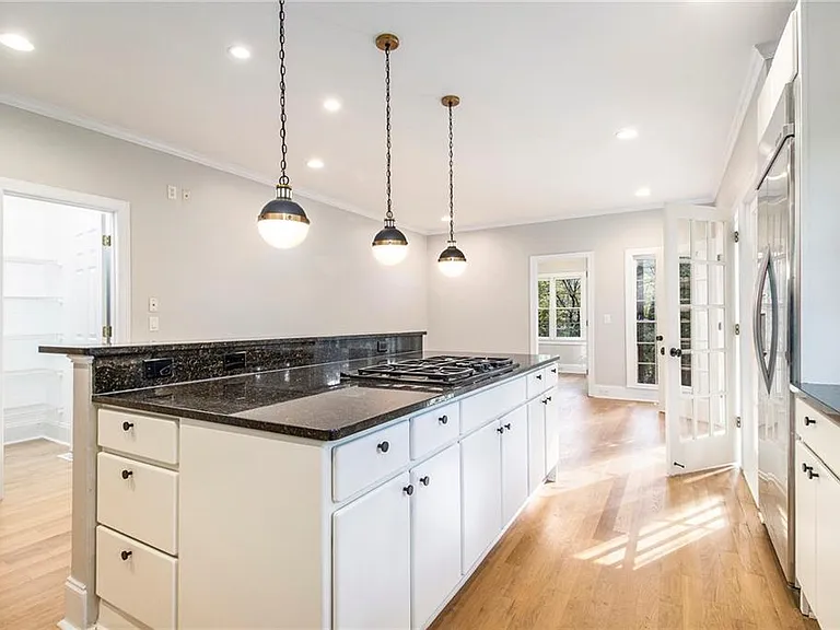 960 Landmark Dr — Photo 12