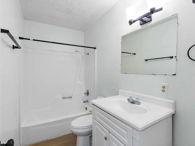Chestnut Place Apartments — Photo 10