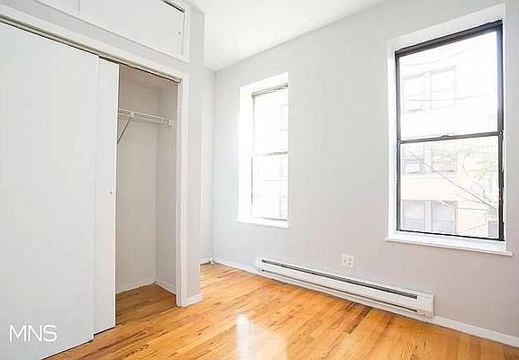 4th image of 332 W 49th St APT 5re