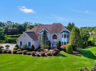2 Sunrise Ct, Colts Neck, NJ 07722