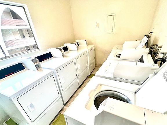 4th image of 930 S Bonnie Brae St APT 226
