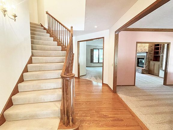 5th image of 5908 Branford Pl