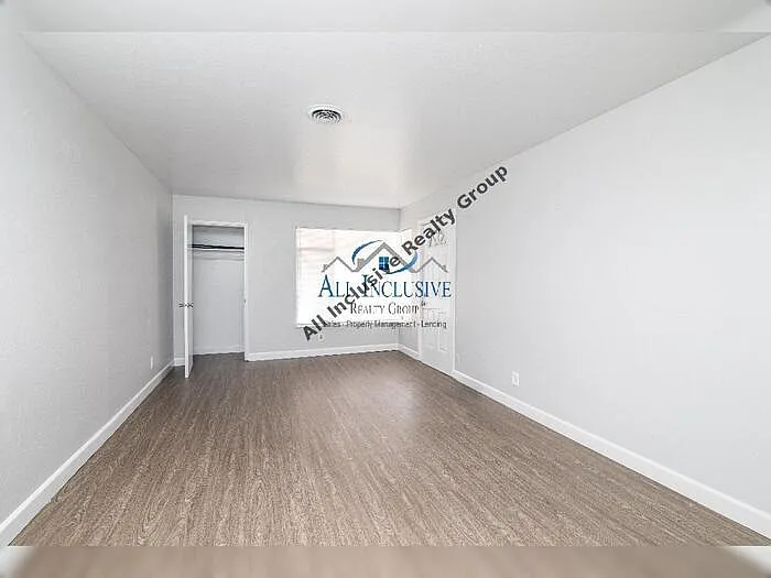 2710 Lerwick Rd — Photo 14