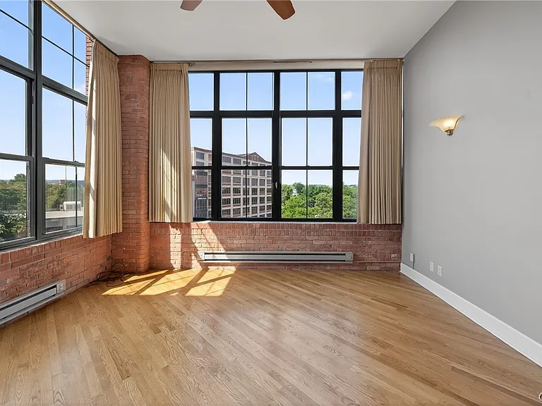 526 Plum St #402 — Photo 11