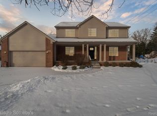 3930 Clubview Ave E, West Bloomfield, MI