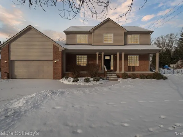 3930 Clubview Ave E, West Bloomfield, MI 48324