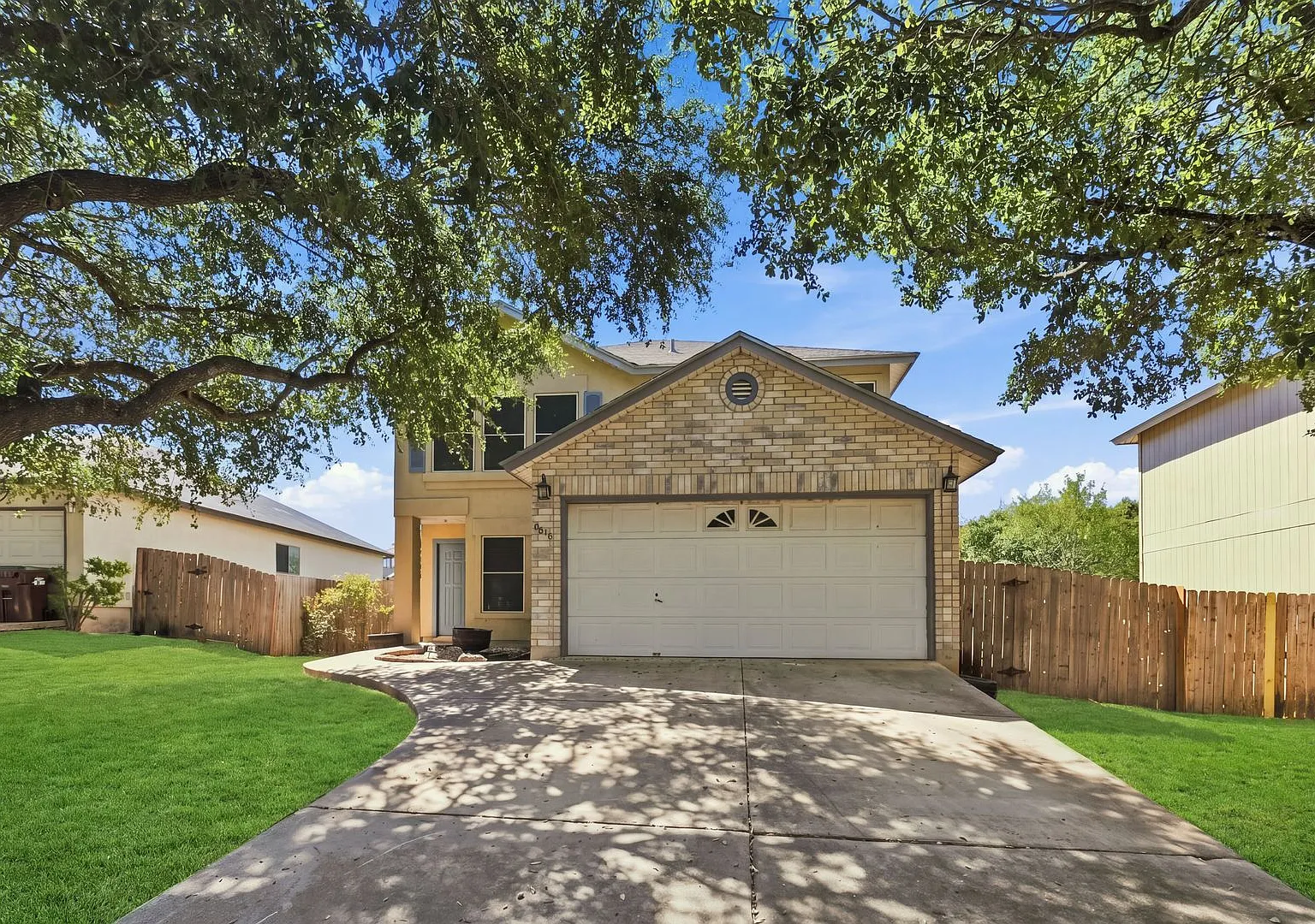 Spacious Home with Deck & Pergola in Convenient Location — Photo 2