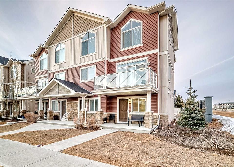 1st image of 96 SE Skyview Ranch Ave NE