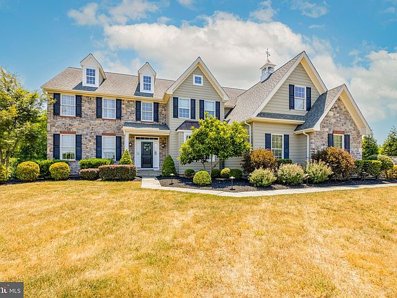 2nd image of 104 Wyndham Hill Dr