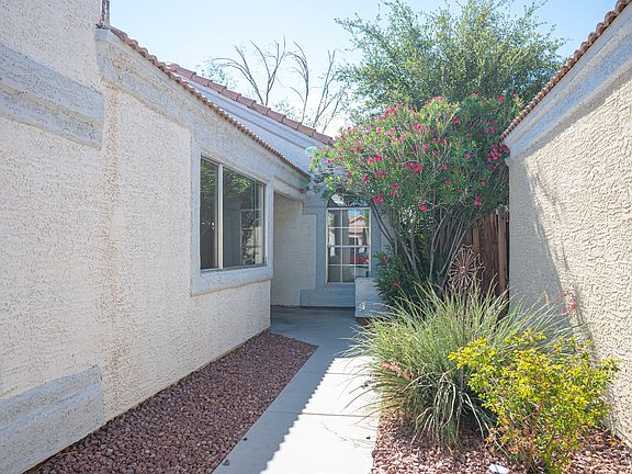 3rd image of 2709 Riley Oaks Ct