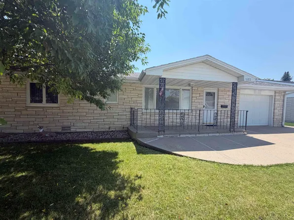1202 Bel Aire Rd., North Platte, NE 69101