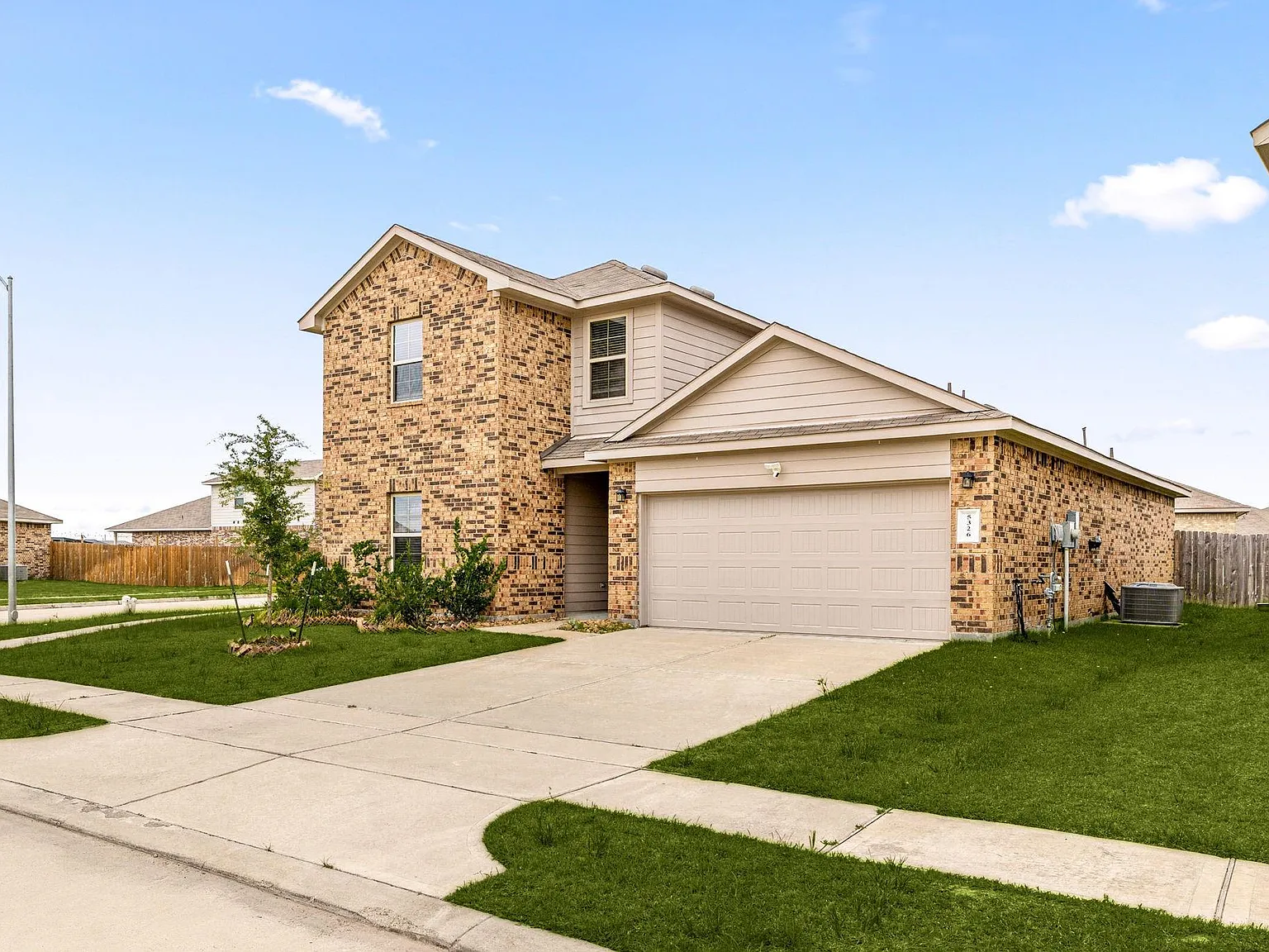 4 bed, 3.0 bath, 2616 sqft, $2,450 — Photo 2