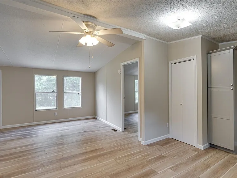 842 Emery Rd — Photo 12