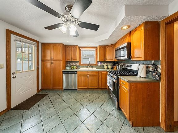 5th image of 1078 Liberty St