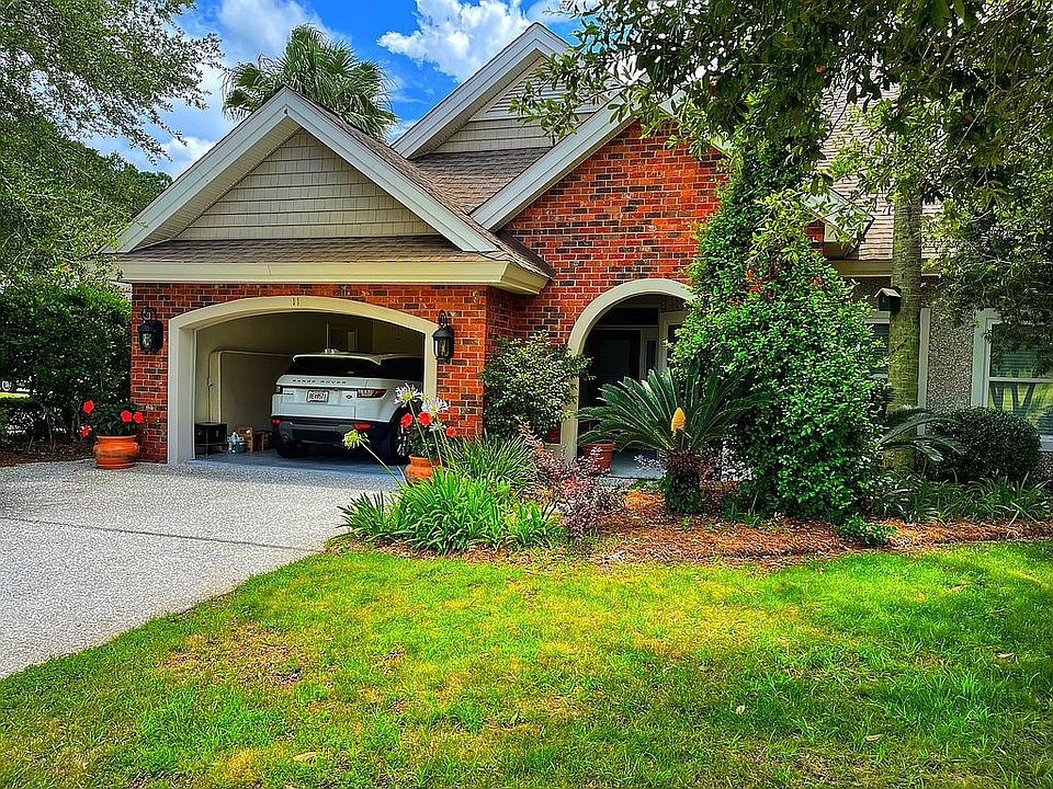 1st image of 11 Gray Wolf Dr