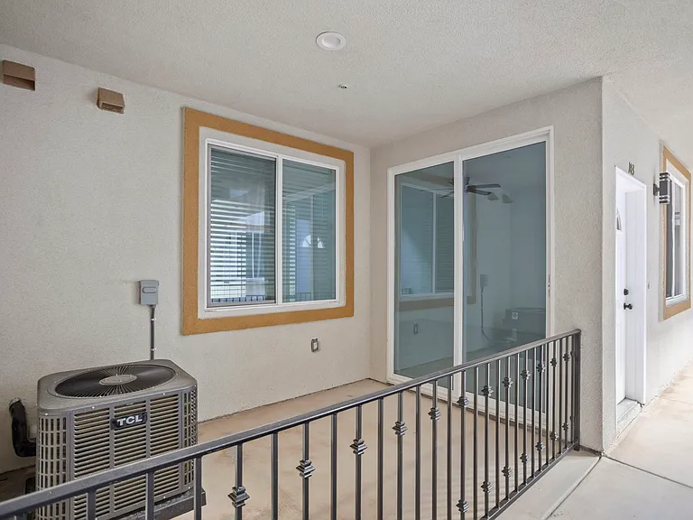 Solana Apartments — Photo 6