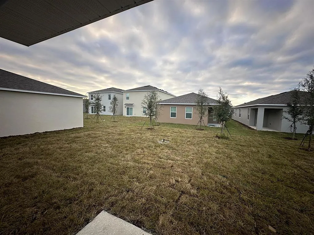 5 bed, 3.0 bath, 2447 sqft, $2,399 — Photo 3