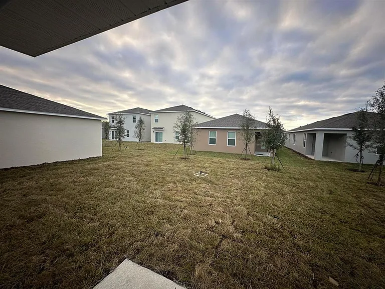 687 Park Place Blvd — Photo 3