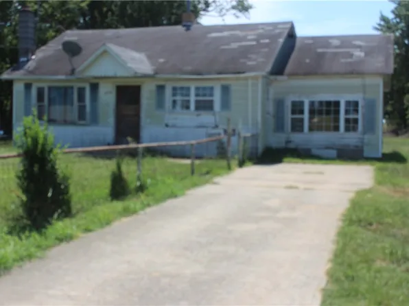 719 Main St, Gravette, AR 72736