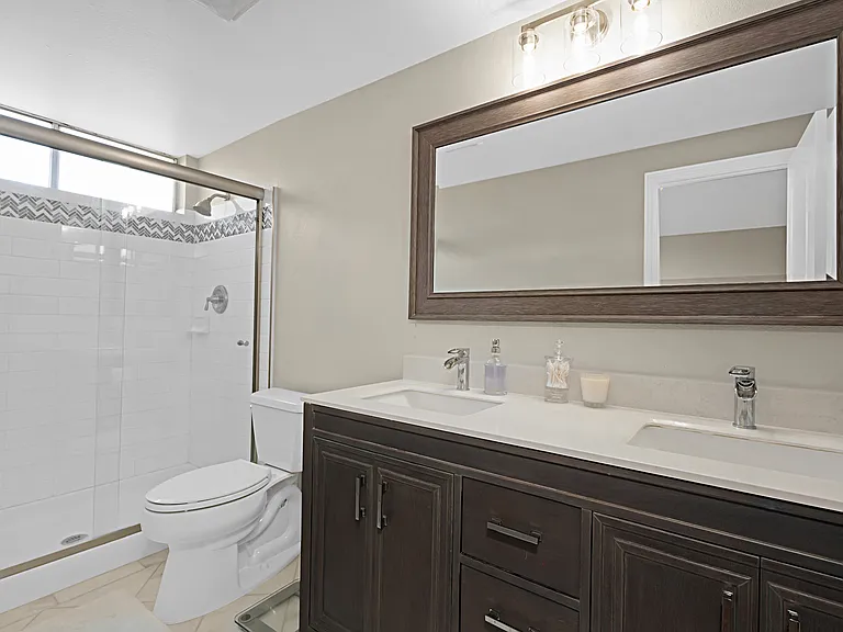 1574 Devonshire Ave — Photo 22