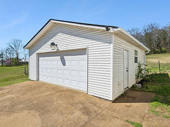 4th image of 1245 Cliff Amos Rd