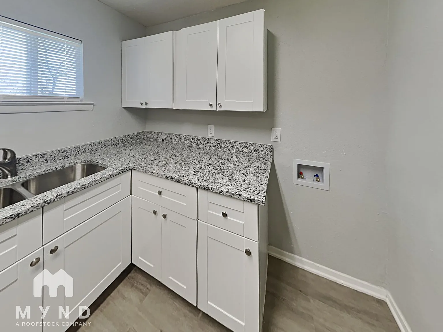 3 bed, 1.0 bath, 1065 sqft, $1,895 — Photo 4