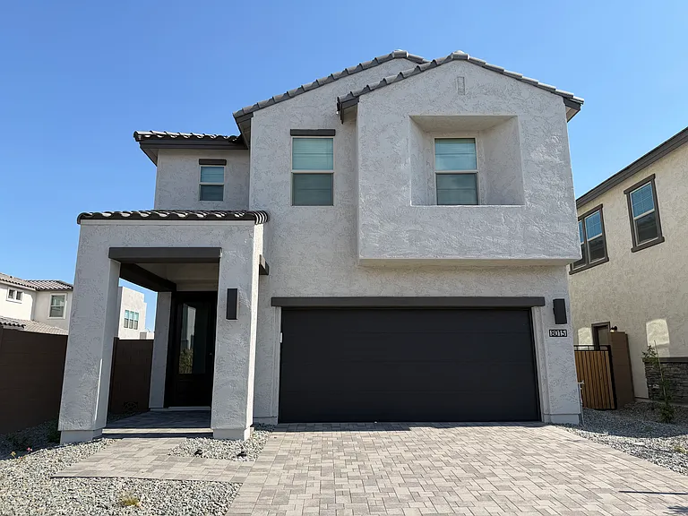 8015 W Royal Palm Rd — Photo 1