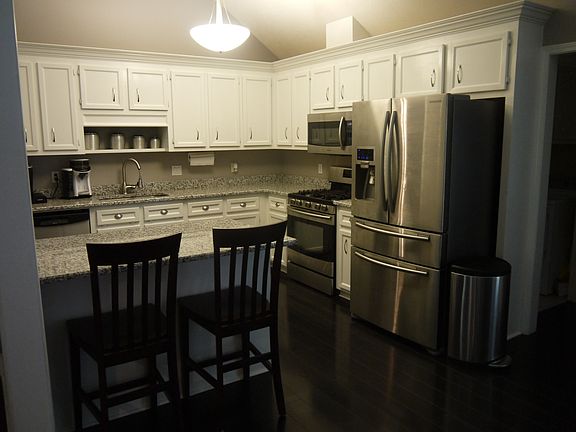 4th image of 1036 Dawn Dr
