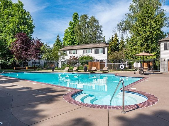 3rd image of 2555 Willakenzie Rd #2591-3