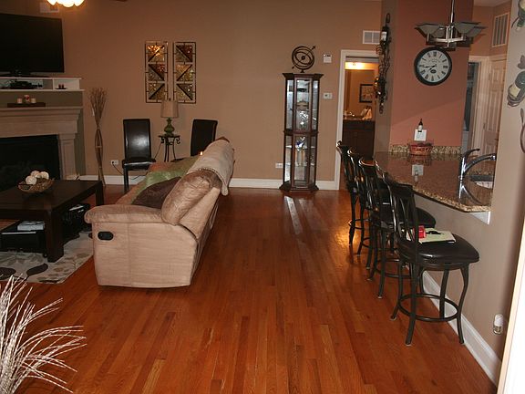 4th image of 17200 Oak Park Ave Unit 202