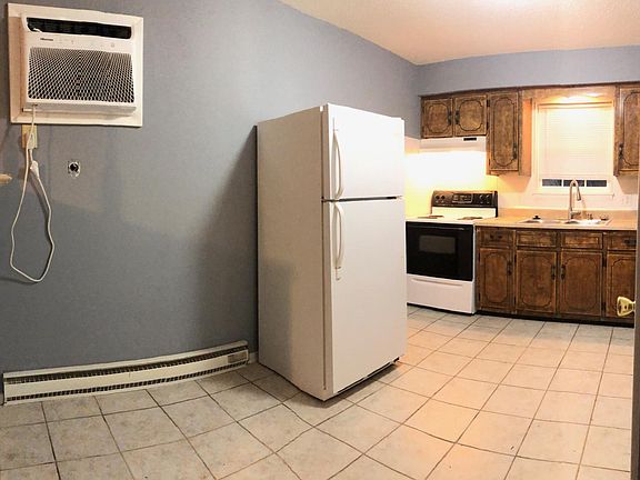 4th image of 615 Boxwood Dr APT 1