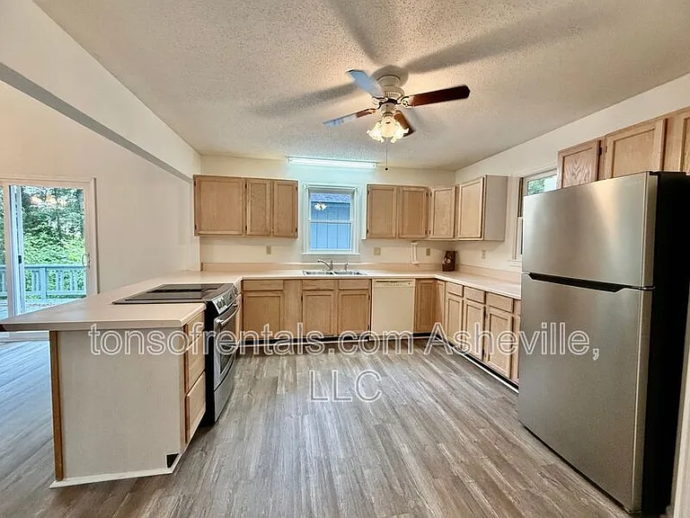 327 Winding Way Ln — Photo 5