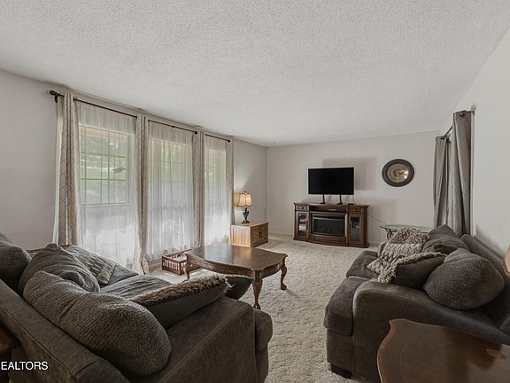 5th image of 1119 W Outer Dr