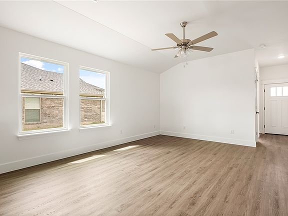 5th image of 1713 Edwards St